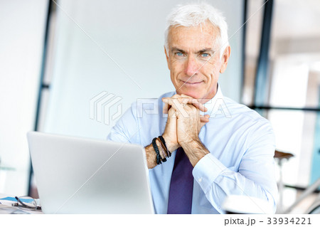 Businessman at the office Businessman at the office 33934221