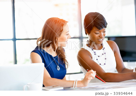 Women working together, office interior Women working together, office interior 33934644