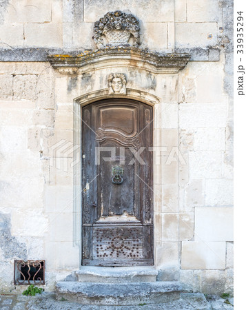 Old wooden door 33935294