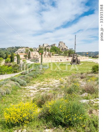 Catapult in Les Baux-de-provence, France Catapult in Les Baux-de-provence, France 33935368