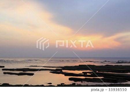 光打撃海岸 夕焼け 城山 33936550