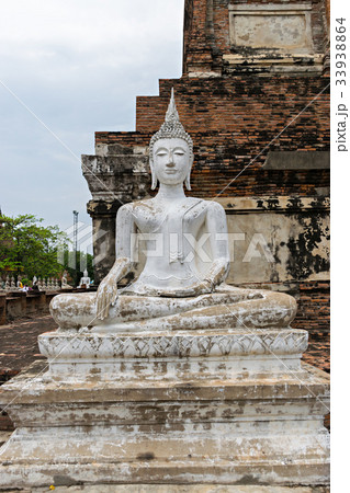 Old Buddha statue 33938864