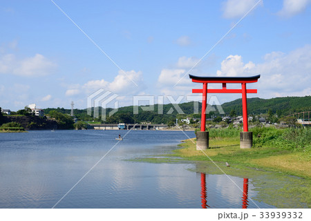 亀山ダムの鳥居　亀山湖　千葉県君津市 33939332