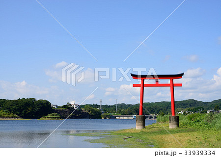 亀山ダムの鳥居　亀山湖　千葉県君津市 33939334