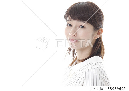 自然な表情の女性 自然な表情の女性 33939602