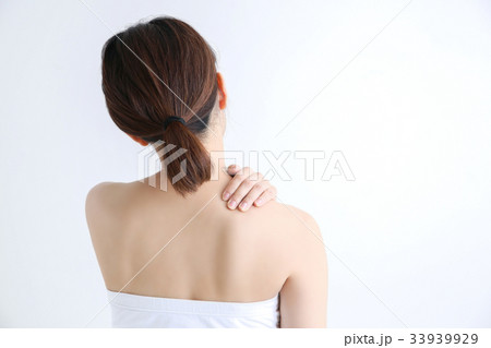 肩こりの女性 33939929