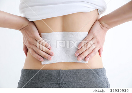 腰痛の女性 33939936