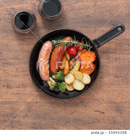 スキレット 料理 真俯瞰 スキレット 料理 真俯瞰 33943398