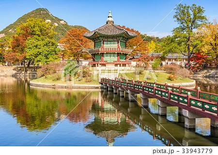 Autumn of Gyeongbokgung Palace in Seoul ,Korea 33943779