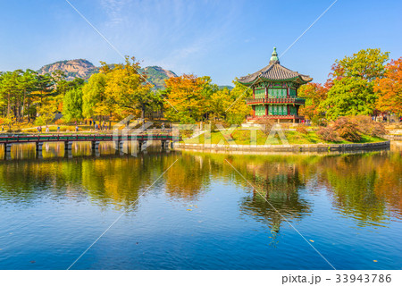 Autumn of Gyeongbokgung Palace in Seoul ,Korea 33943786