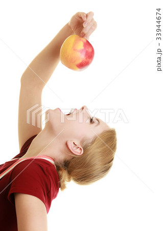 housewife in kitchen apron eating apple healthy fruit 33944674