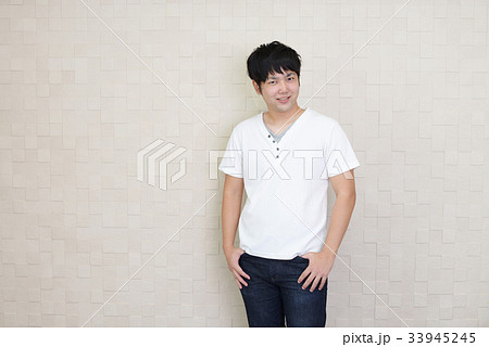 笑顔の男性 笑顔の男性 33945245