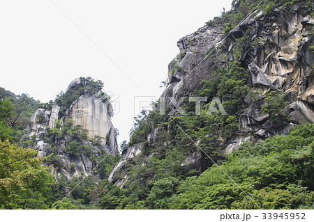 夏の昇仙峡・覚円峰 33945952