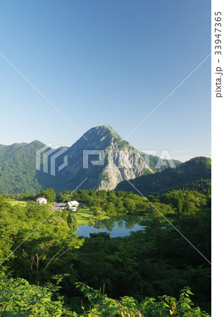 新潟　糸魚川の景勝地　高浪の池と「明星山（みょうじょうやま）」　高浪の池展望台より　糸魚川ジオパーク 33947365