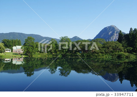 新潟 糸魚川の景勝地 高浪の池と湖面に映る「明星山(みょうじょうやま)」 糸魚川ジオパーク 新潟 糸魚川の景勝地 高浪の池と湖面に映る「明星山(みょうじょうやま)」 糸魚川ジオパーク 33947711