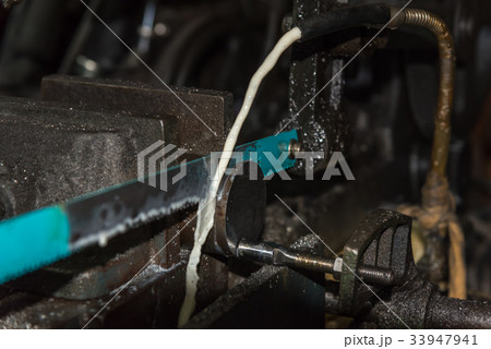Hack sawing machine working to cutting a metal 33947941