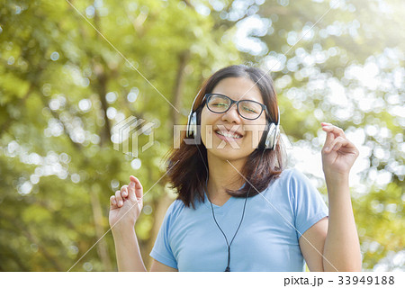 Asian woman listening to the music. 33949188