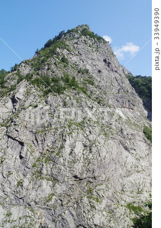 新潟 糸魚川の山 明星山南壁拡大 全山石灰岩の山 ロッククライミングの名所 新潟 糸魚川の山 明星山南壁拡大 全山石灰岩の山 ロッククライミングの名所 33949390