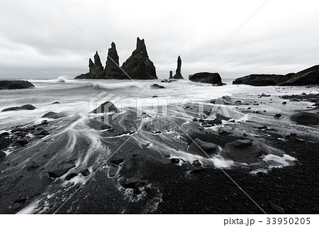 Basalt rock formations "Troll toes" 33950205