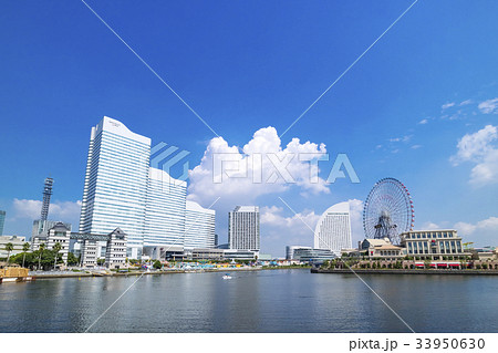 都市風景（青空の横浜みなとみらい） 33950630