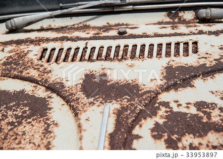 Rusted metal texture on vintage car 33953897