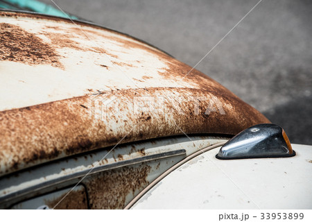 Rusted metal texture on vintage car 33953899
