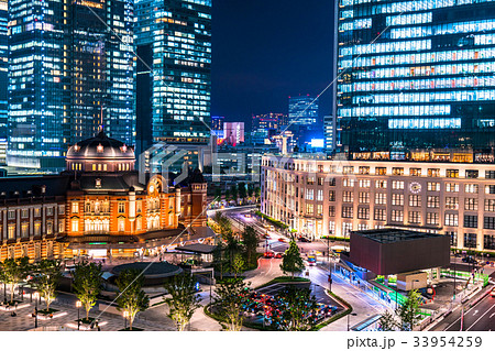 東京駅 丸の内の夜景の写真素材
