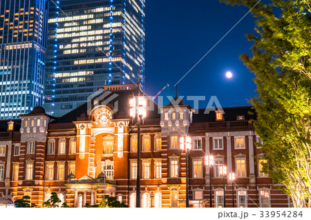 東京駅・丸の内の夜景 東京駅・丸の内の夜景 33954284