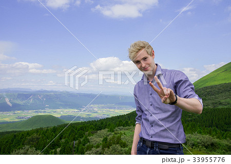 阿蘇で観光するドイツ人 阿蘇で観光するドイツ人 33955776