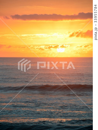 美しい海の夕焼け 美しい海の夕焼け 33955784