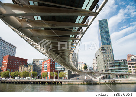ズビズリ橋　ビルバオ　バスク地方 33956951