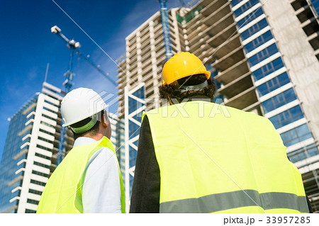 Architects visiting construction site 33957285