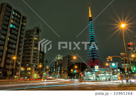 東京夜景 東京タワー 赤羽橋交差点 ピュア グリーンの写真素材