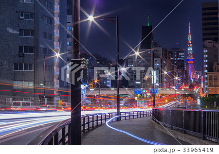 東京夜景 東京タワー 札の辻交差点 夏ライティングの写真素材