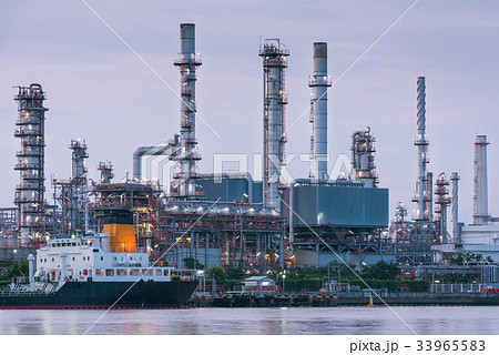 Sunrise scene at oil refinery plant Sunrise scene at oil refinery plant 33965583