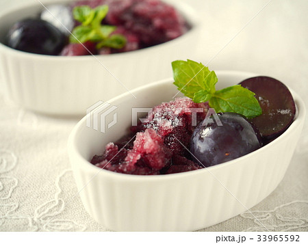 ブドウのグラニテ　ペア　（横位置） 33965592