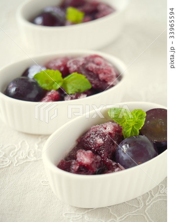 ブドウのグラニテ　　（縦位置） 33965594