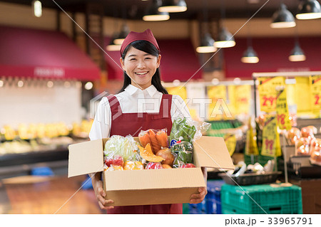 スーパー 通販 宅配 サービス 店員 イメージ 33965791