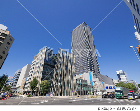 名古屋伏見通り都市風景　三蔵交差点　グランドメゾン御園座タワー(建設中） 33967537