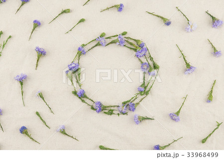 Round wreath of purple cutter flowers Round wreath of purple cutter flowers 33968499