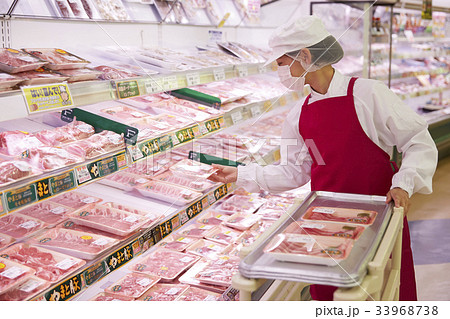 スーパー　精肉コーナー 33968738