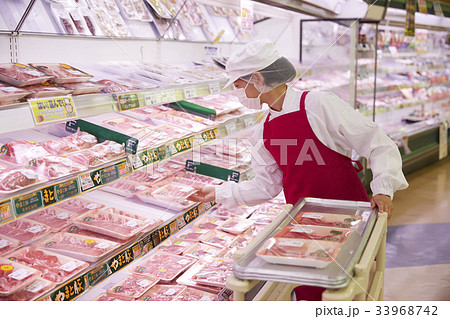 スーパー 精肉コーナー スーパー 精肉コーナー 33968742