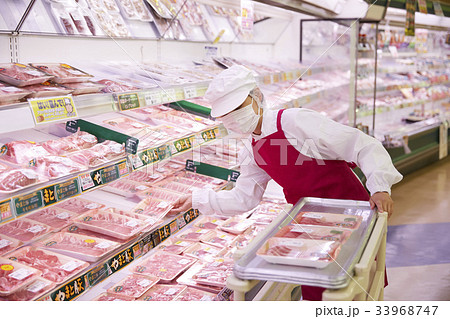 スーパー　精肉コーナー 33968747