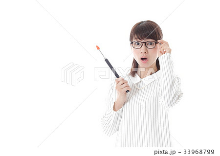 指示棒を持つ女性 33968799