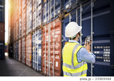 Foreman control loading Containers box from Cargo 33969488