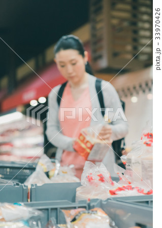 supermarket 33970426