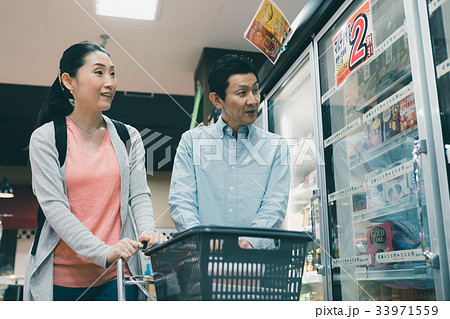 supermarket 33971559