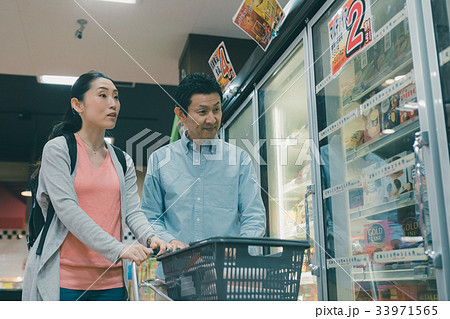 supermarket 33971565