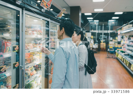 supermarket 33971586