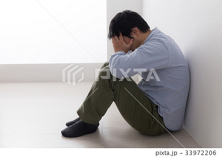 若い男性 33972206